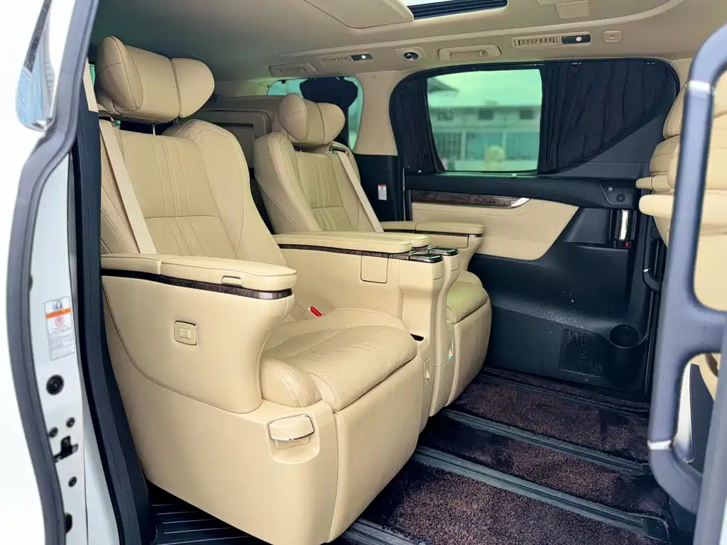 Toyota Vellfire 2022 — фото 13