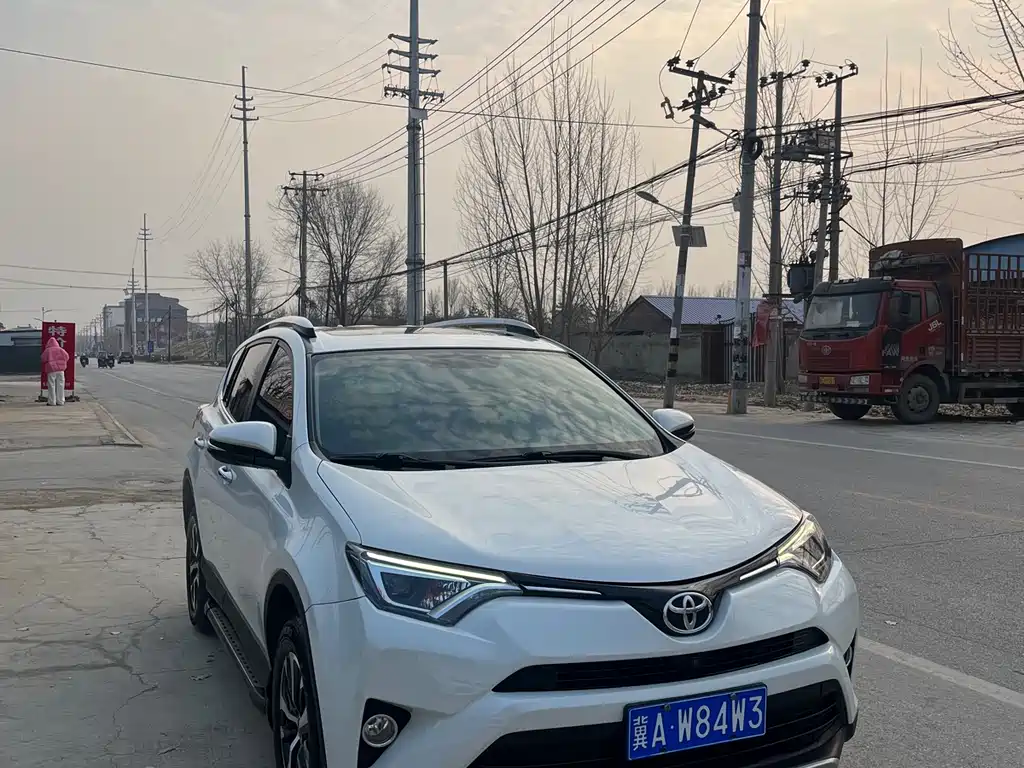 Toyota RAV4 2019 — фото 2