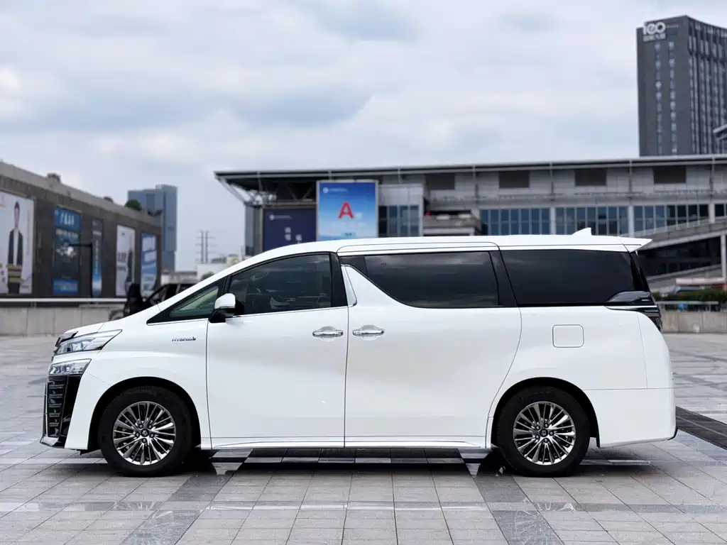 Toyota Vellfire 2022 — фото 4