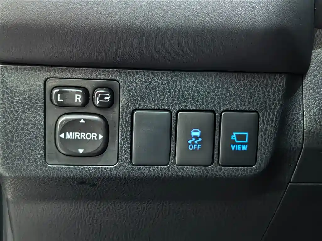 Toyota RAV4 2018 — фото 11