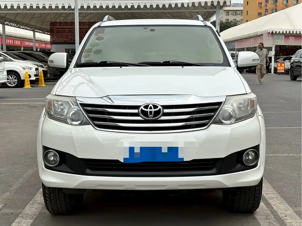 Toyota Fortuner 2015 — фото 2