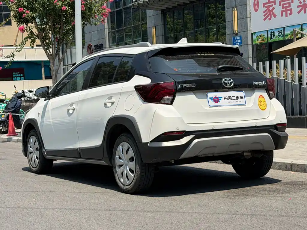 Toyota Yaris L 2021