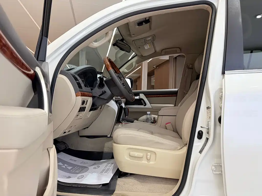 Toyota Land Cruiser 2015 — фото 9