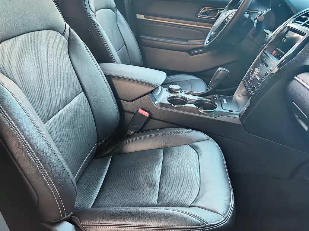 Ford Explorer 2016 — фото 16