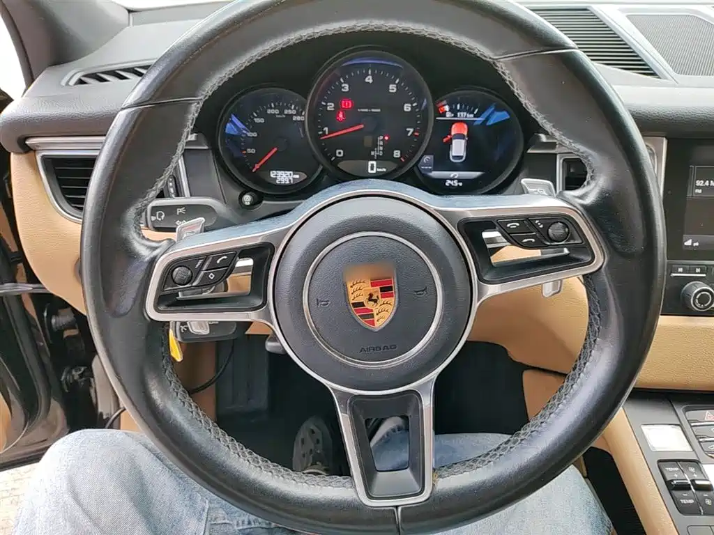 Porsche Macan 2017 — фото 11