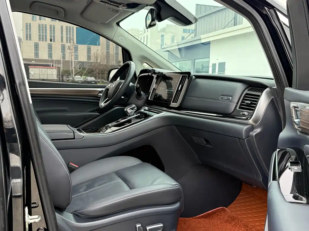 GAC Motor Trumpchi M8 2022 — фото 5