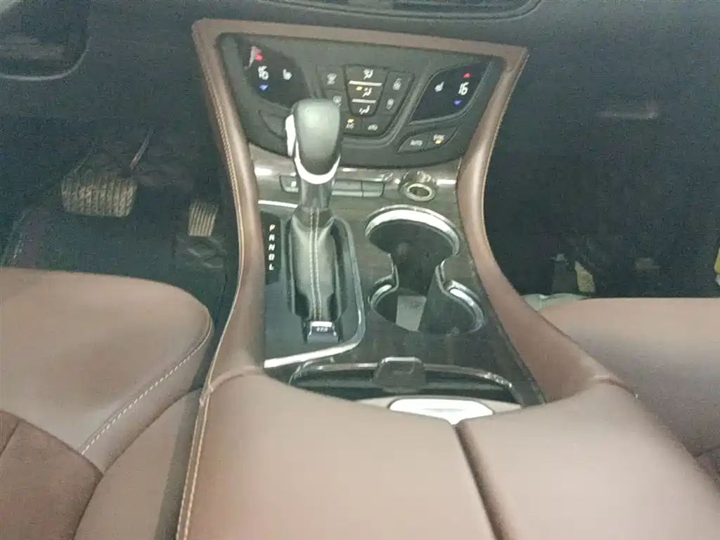Buick Envision Plus 2017 — фото 14