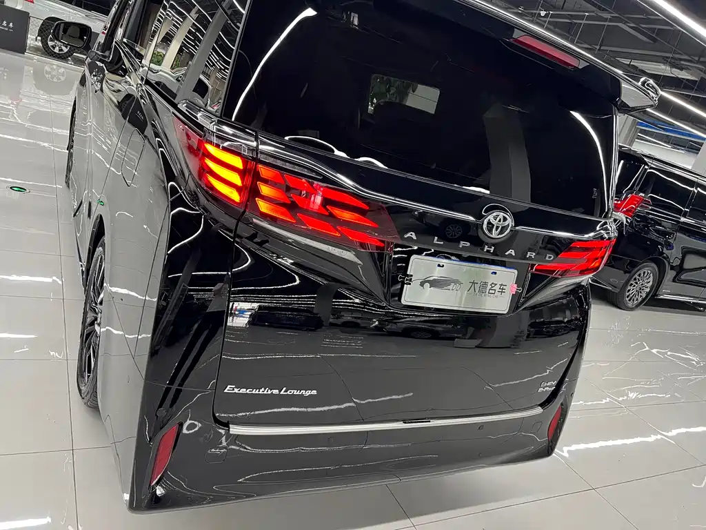 Toyota Alphard 2025 — фото 7