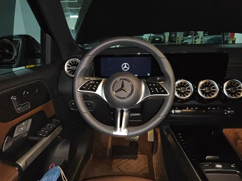 Mercedes-Benz GLB 2025