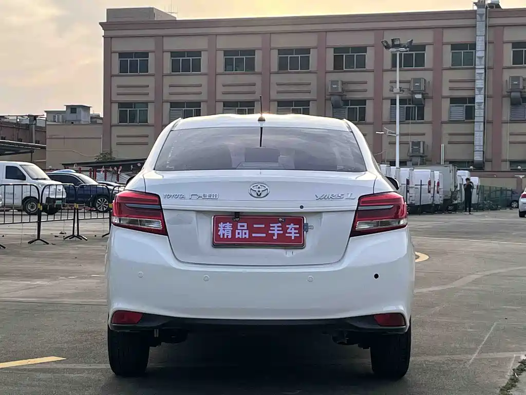 Toyota Yaris L 2020 — фото 4
