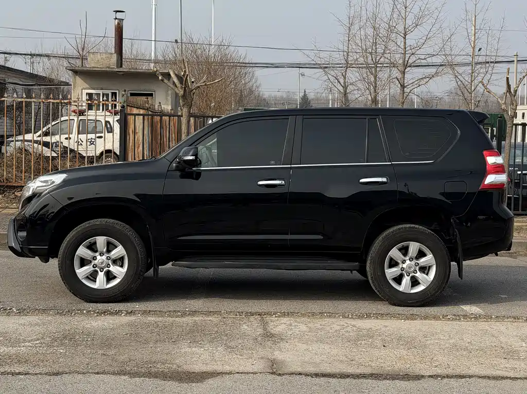 Toyota Prado 2015 — фото 8