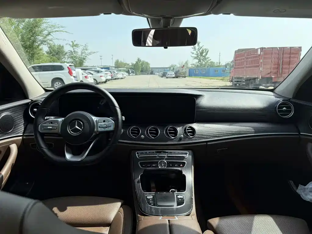 Mercedes-Benz E-Class 2020 — фото 12