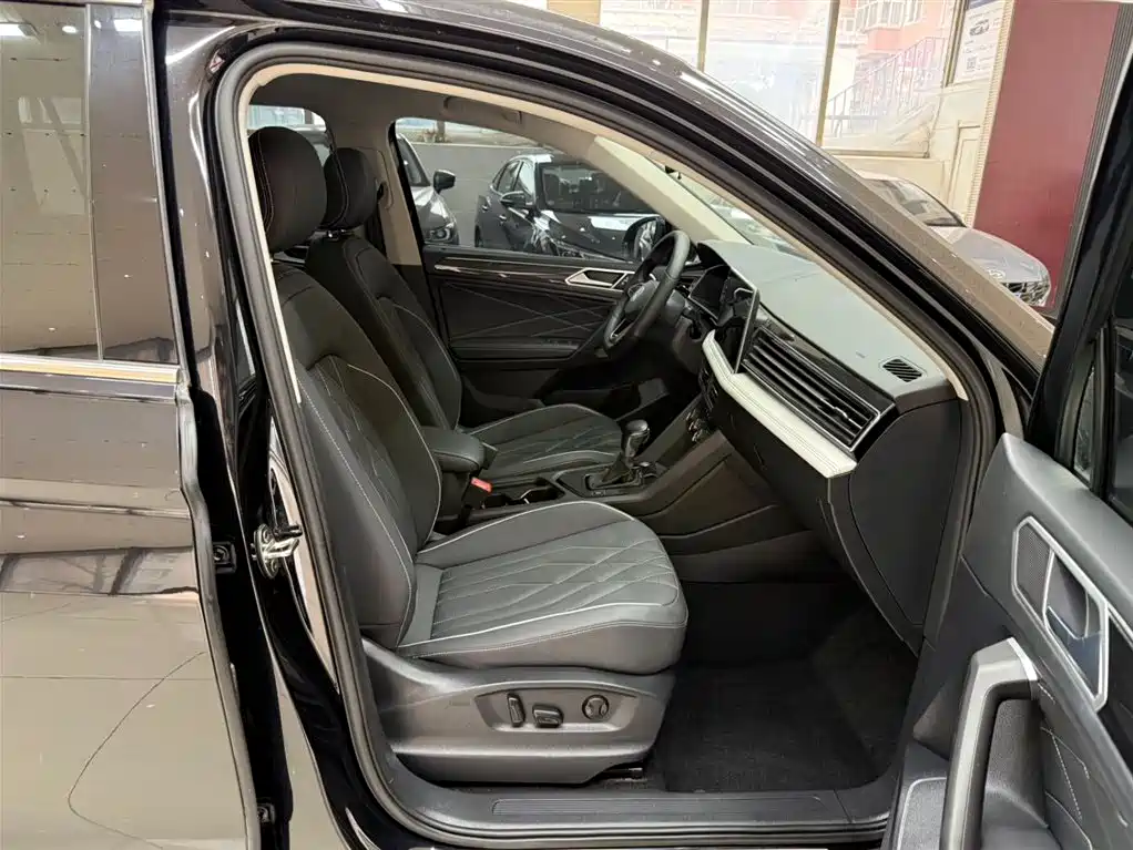 Volkswagen Tiguan L 2023 — фото 21