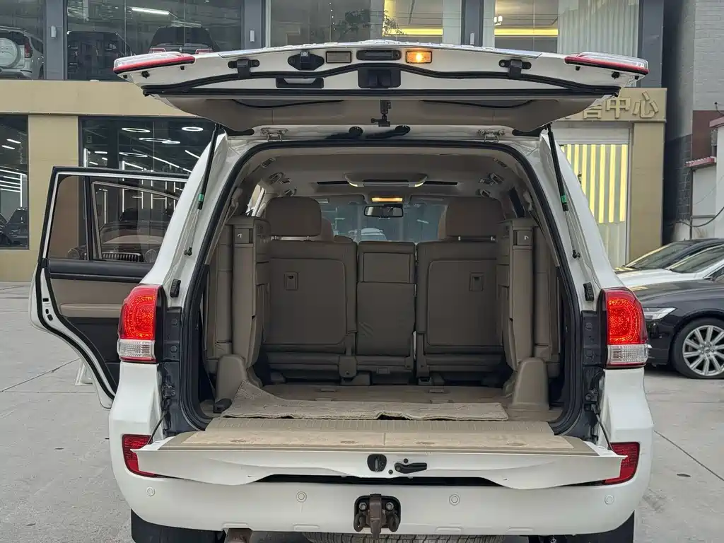 Toyota Land Cruiser 2011 — фото 12