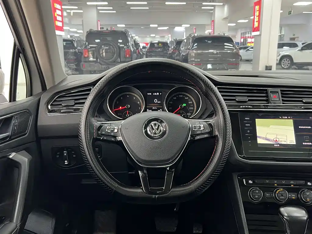 Volkswagen Tiguan L 2020 — фото 15