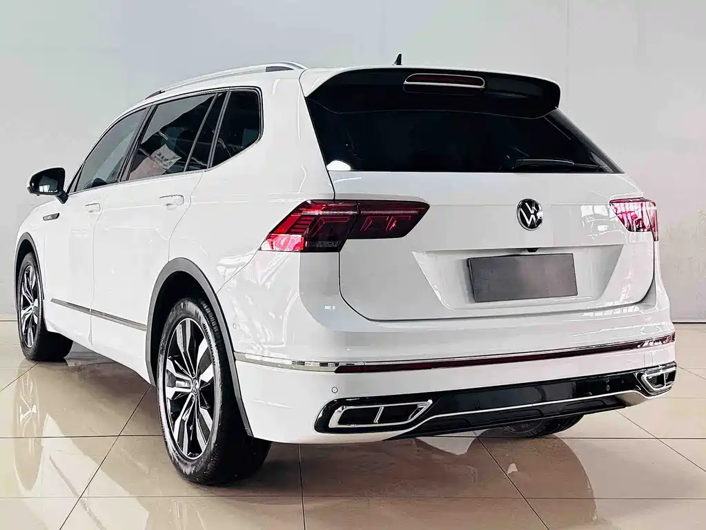 Volkswagen Tiguan L 2024 — фото 8