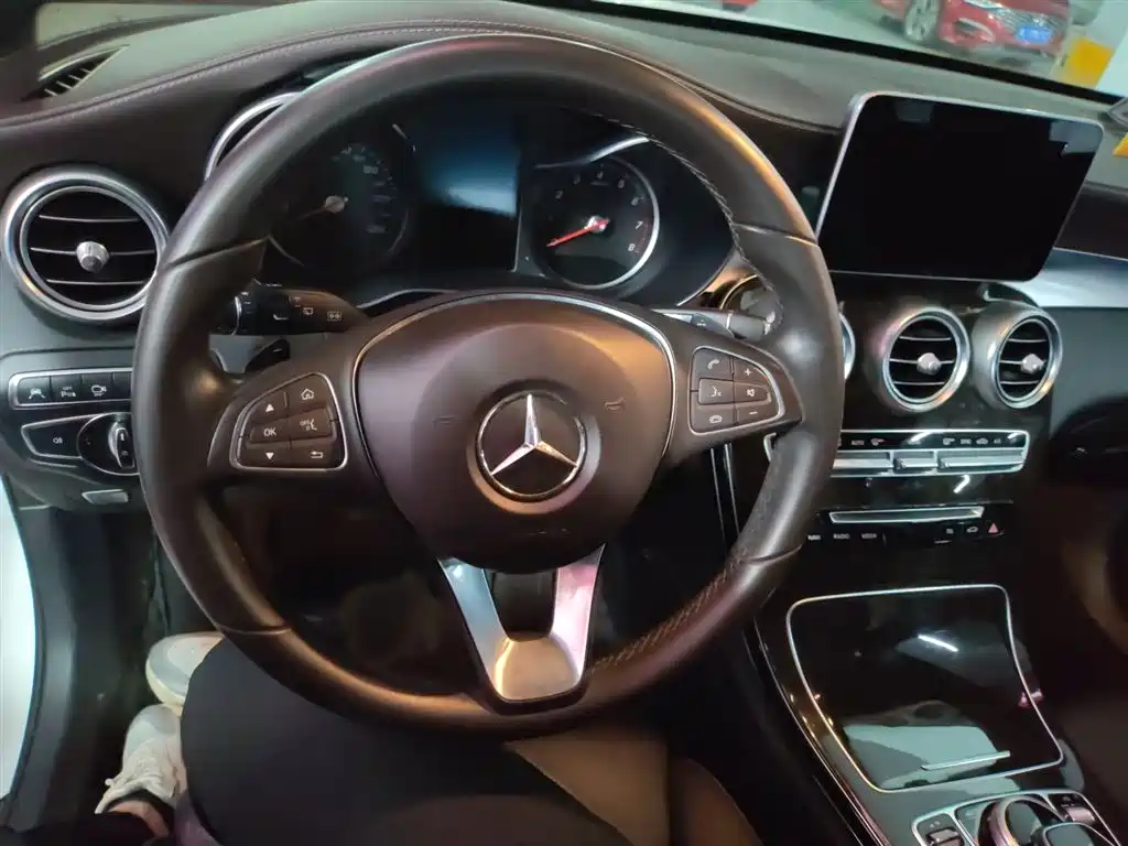 Mercedes-Benz GLC 2017 — фото 11