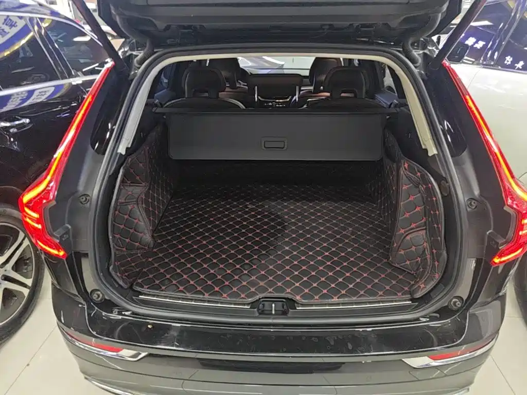 Volvo XC60 2018 — фото 19