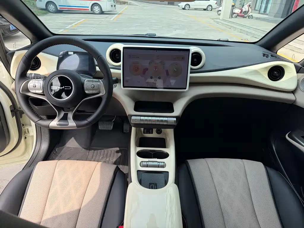 BYD Dolphin 2024
