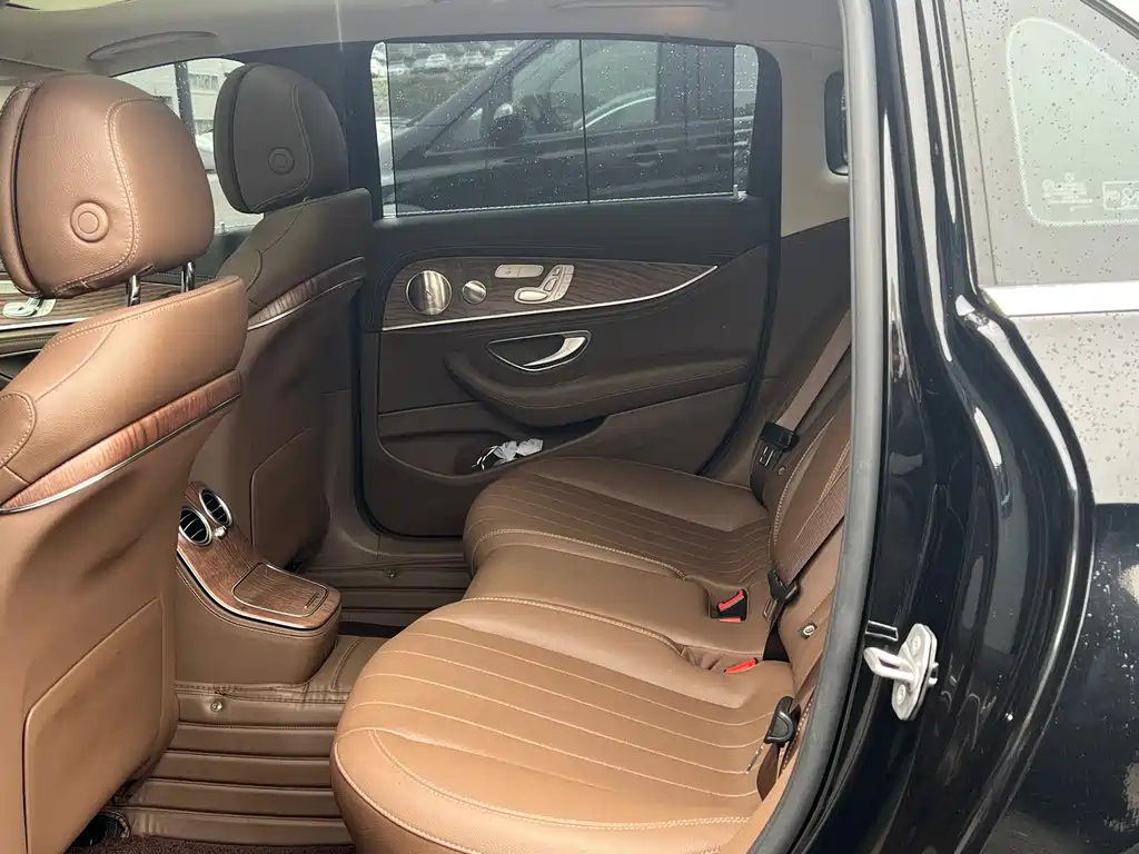 Mercedes-Benz E-Class 2023 — фото 17