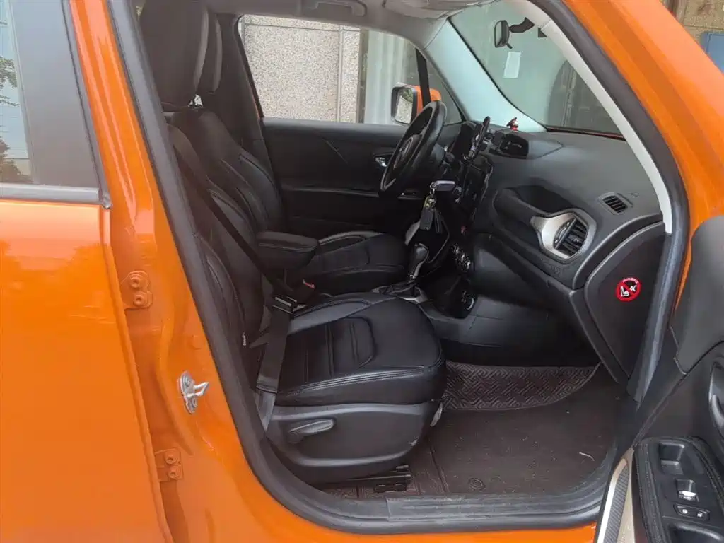 Jeep Renegade 2017 — фото 25