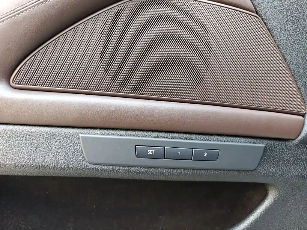 BMW 5 Series 2015 — фото 20