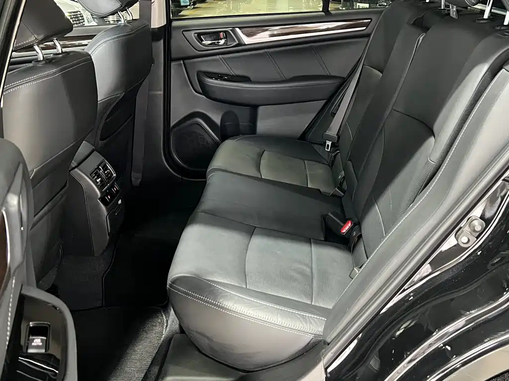 Subaru Outback 2016 — фото 18