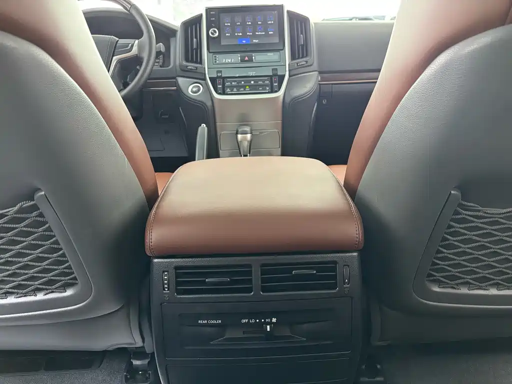 Toyota Land Cruiser 2018 — фото 19