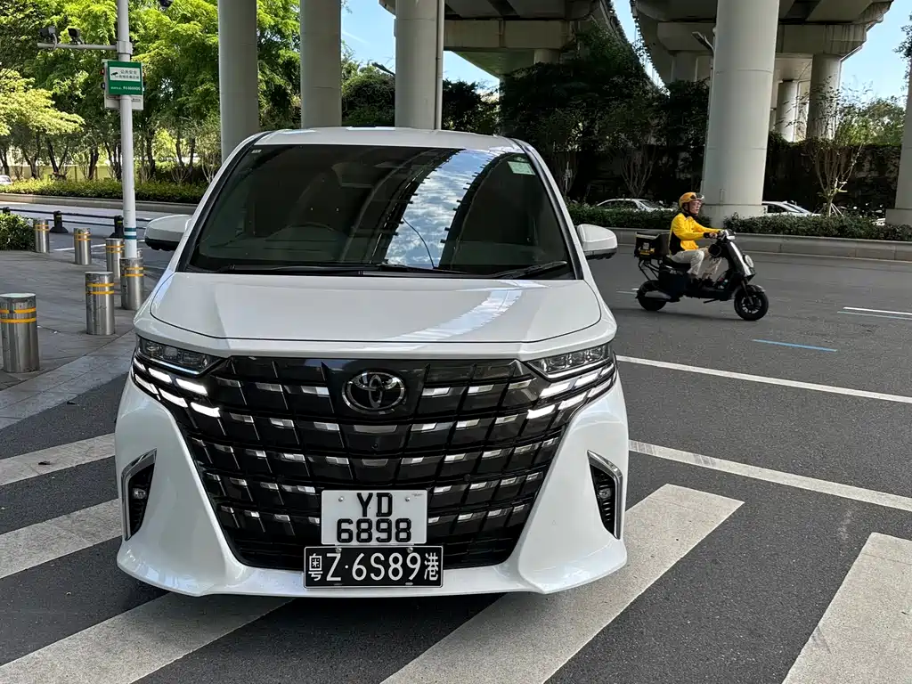 Toyota Alphard 2025 — фото 2