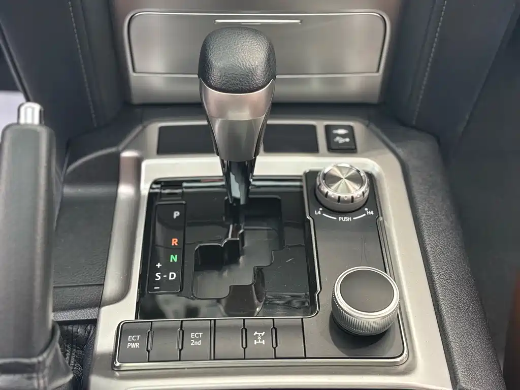 Toyota Land Cruiser 2018 — фото 16