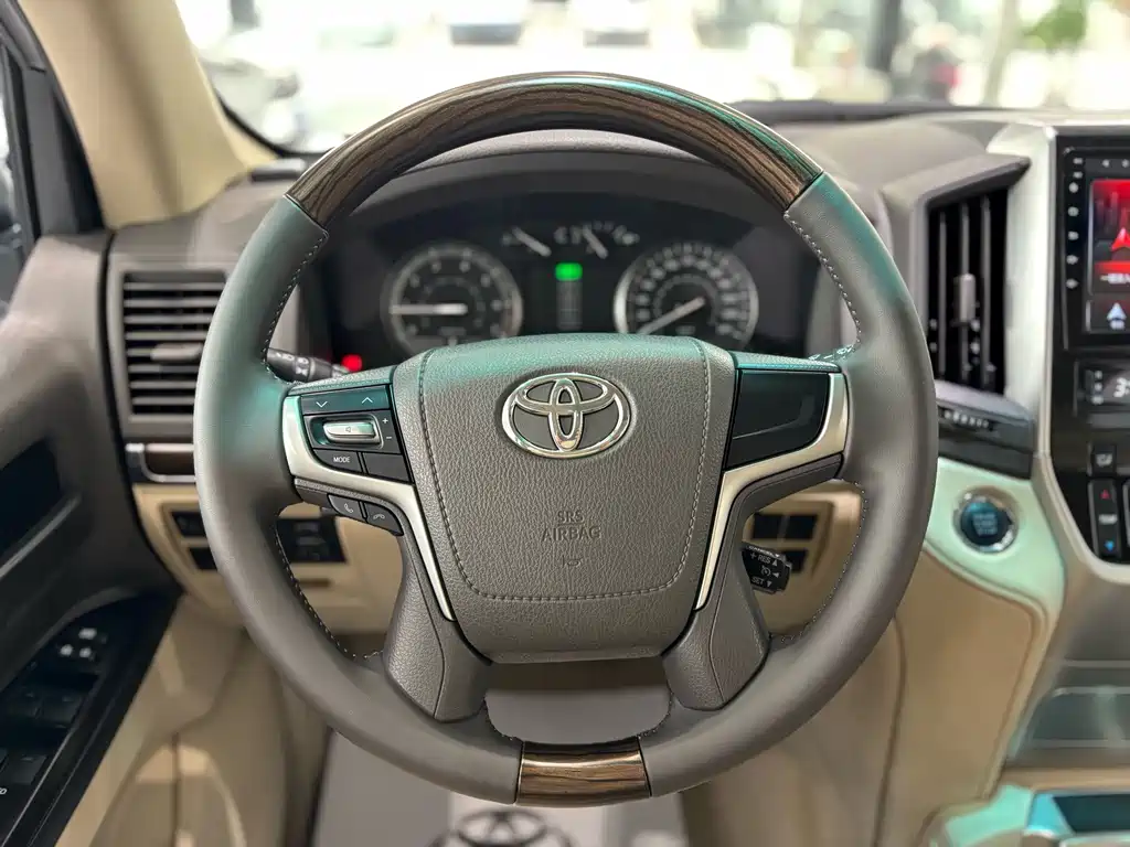 Toyota Land Cruiser 2019 — фото 9