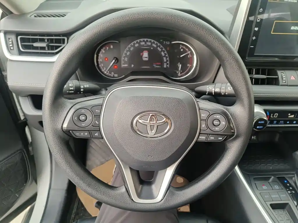 Toyota RAV4 2020 — фото 11