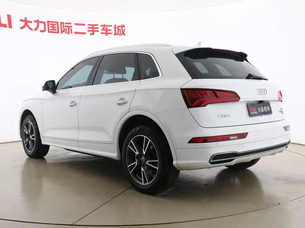 Audi Q5L 2019 — фото 16