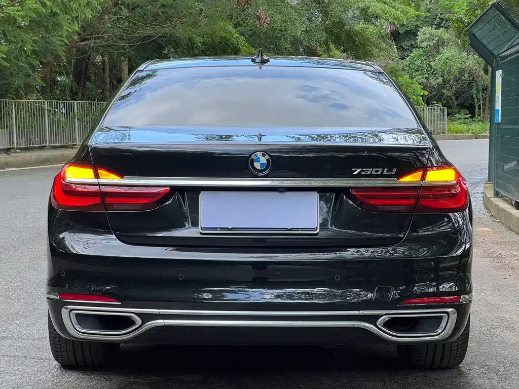 BMW 7 Series 2018 — фото 24
