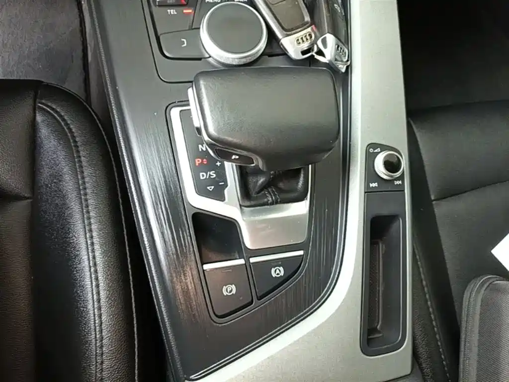 Audi A4L 2018 — фото 14