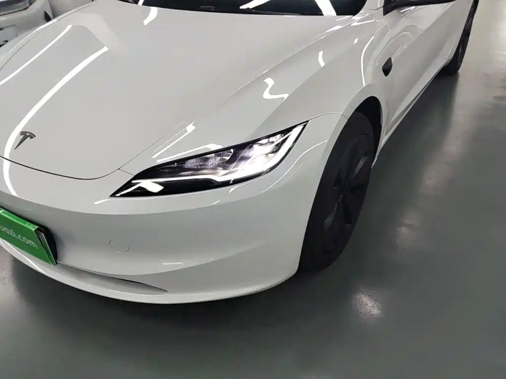 Tesla Model 3 2026 — фото 24