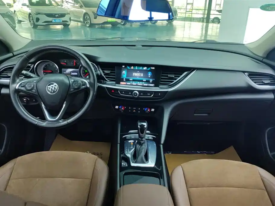 Buick Regal 2018 — фото 12