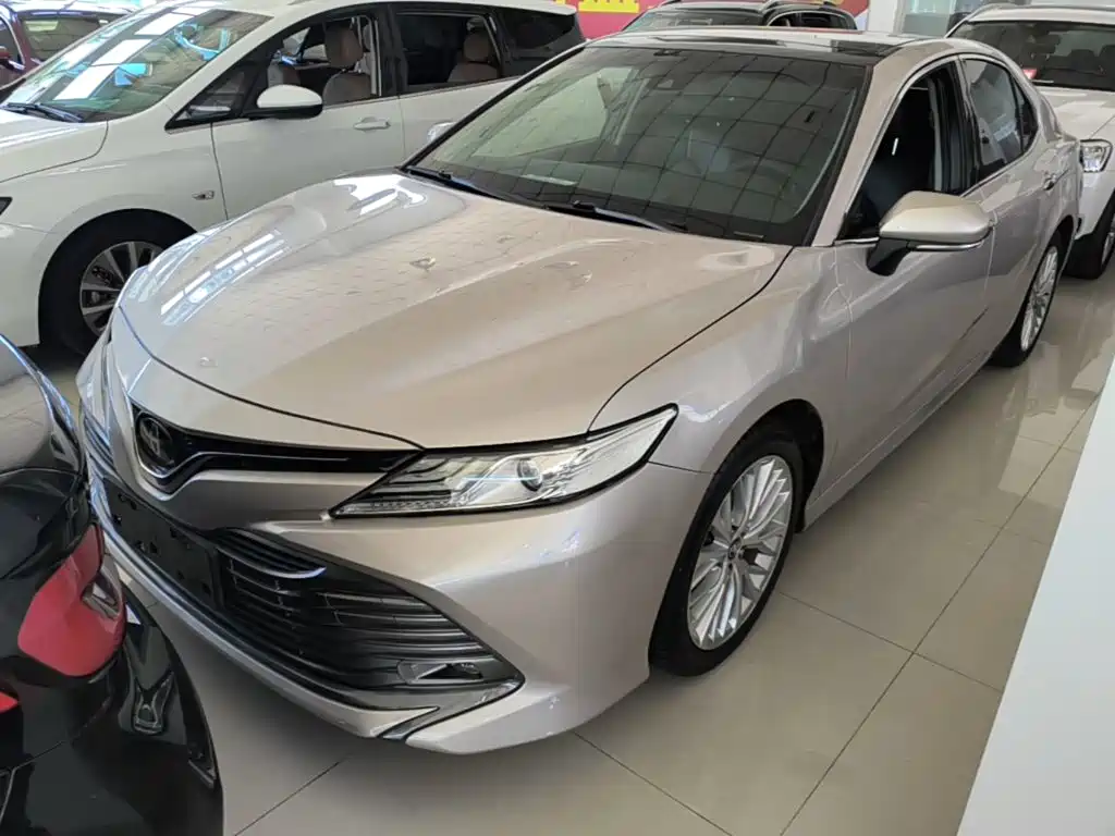 Toyota Camry 2018 — фото 1