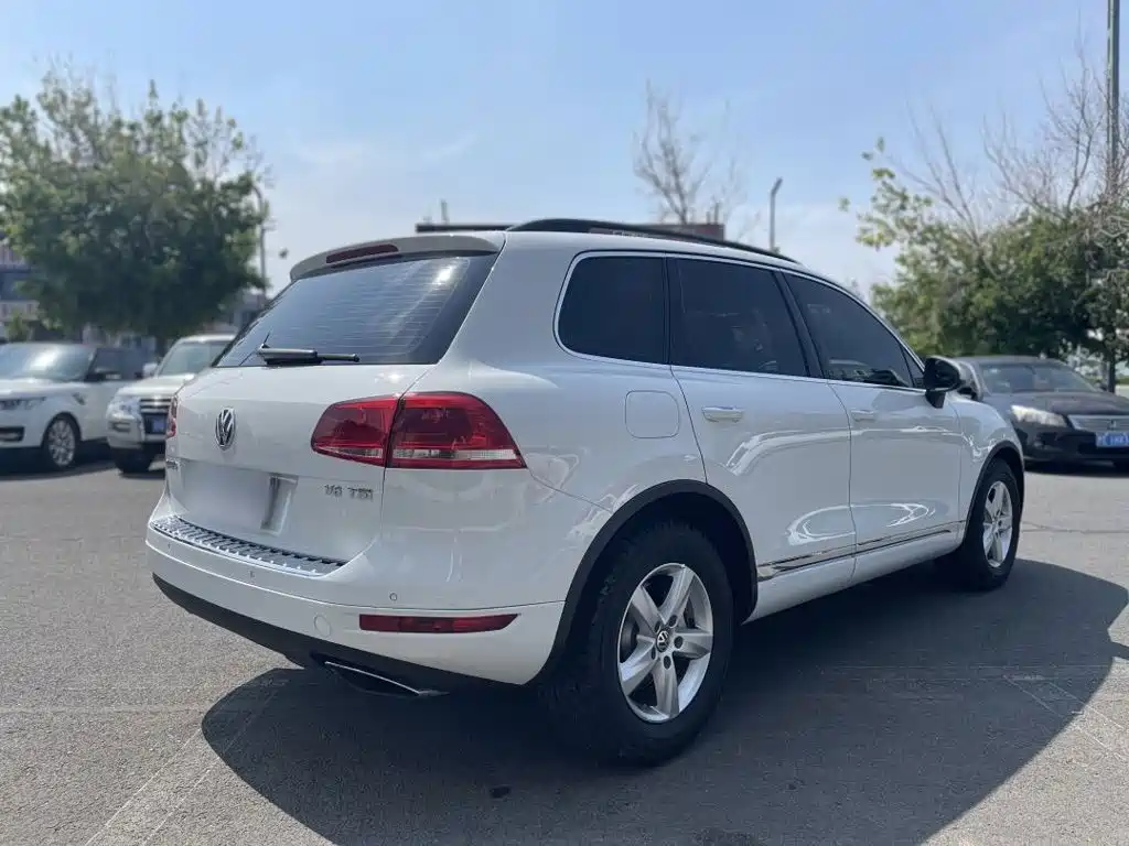 Volkswagen Touareg 2015 — фото 10