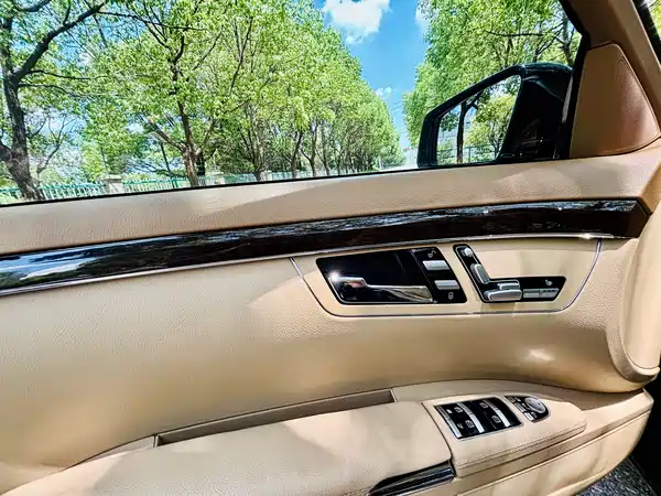 Mercedes-Benz S-Class 2012