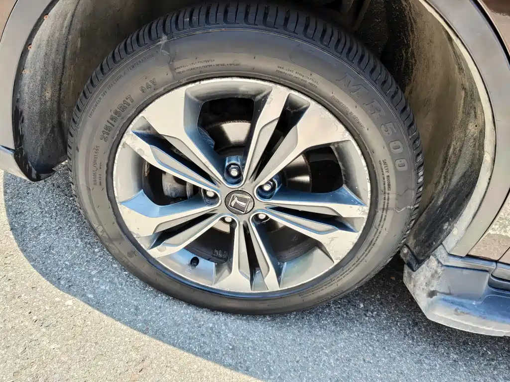 Luxgen You6 SUV 2014 — фото 13