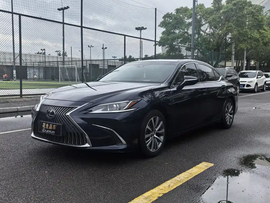 Lexus ES 2020