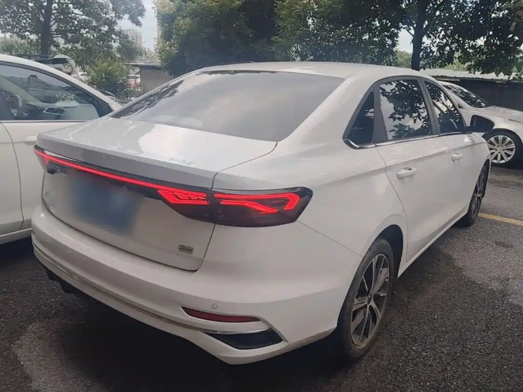 Geely Emgrand 2022
