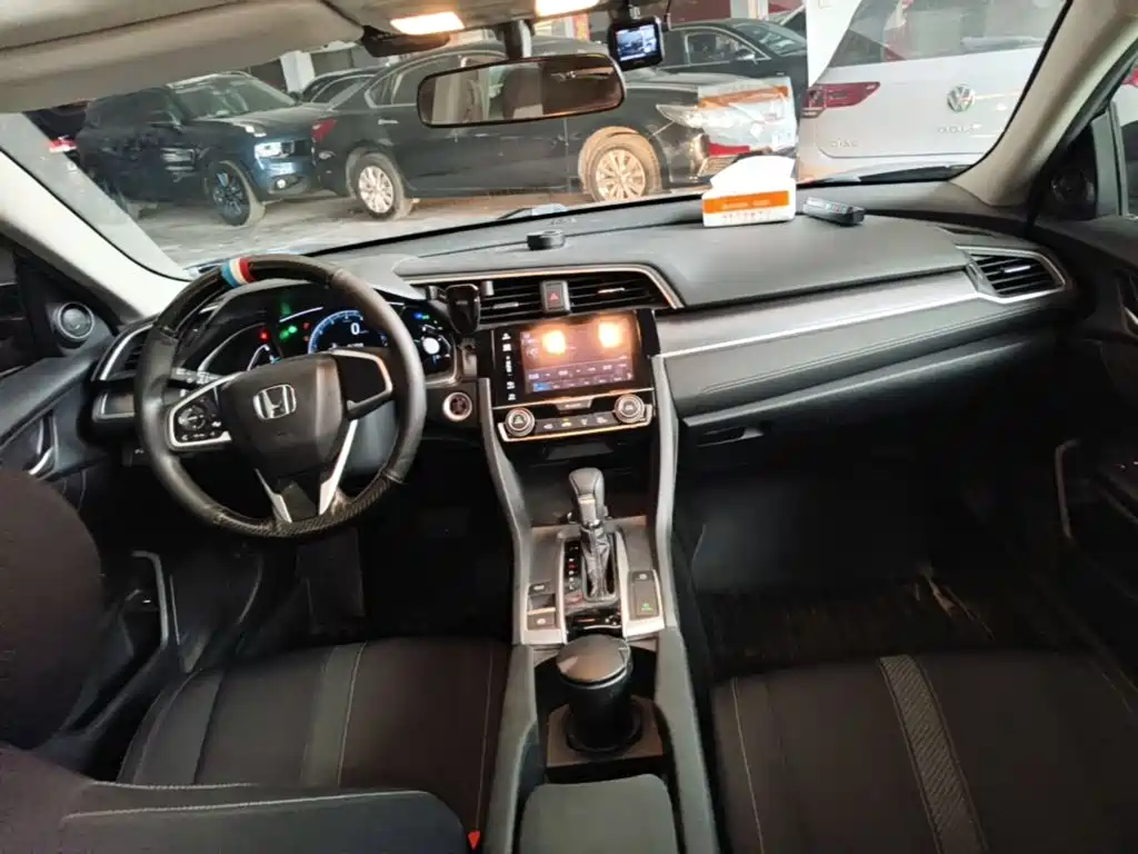 Honda Civic 2019 — фото 10