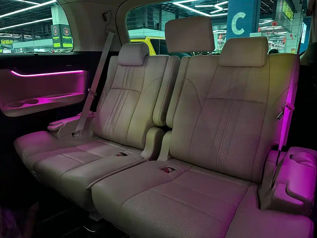 Toyota Alphard 2020 — фото 12