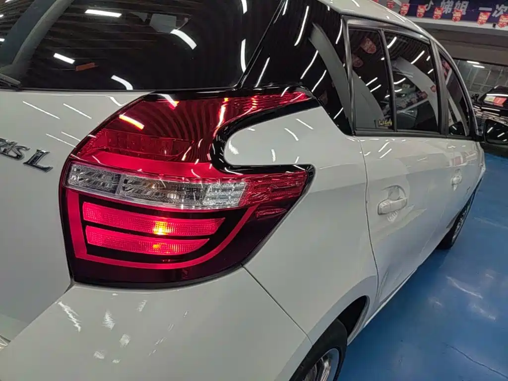 Toyota Yaris L 2019 — фото 8