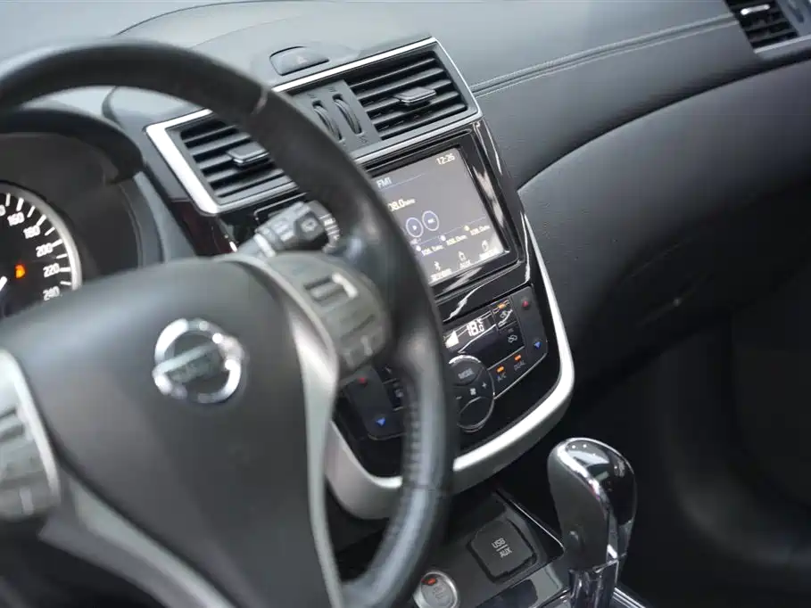 Nissan Tiida 2017 — фото 12