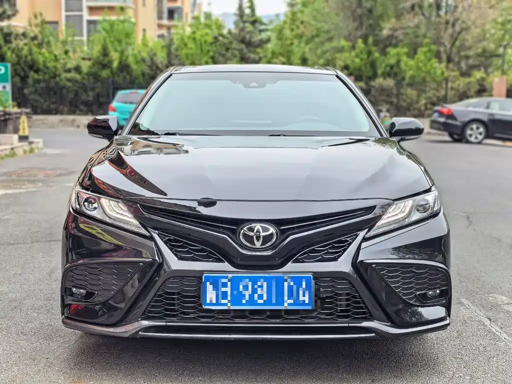 Toyota Camry 2023 — фото 2