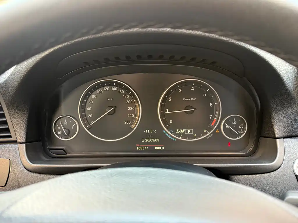BMW 5 Series 2014 — фото 13