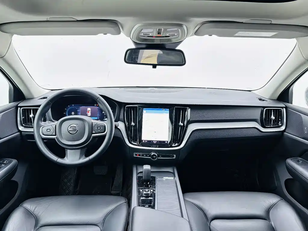 Volvo S60 2023 — фото 11